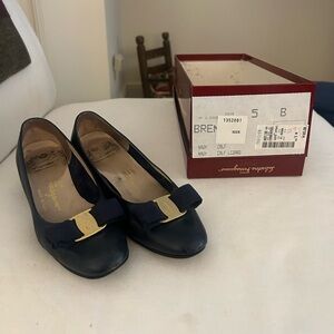 Vintage Ferragamo ballet flats with bow